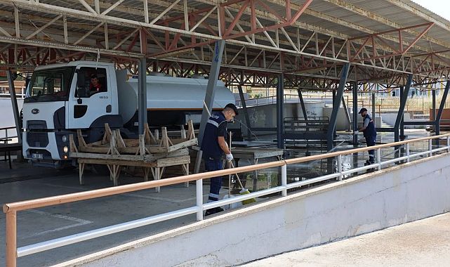 Bayraklı, bayrama hazır