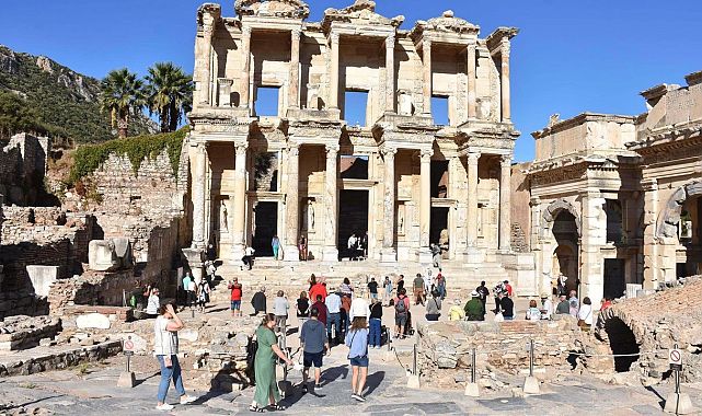 İzmir turizmde zirvede: 512 bin yabancı turist