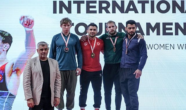 İzmirli güreşçilerden uluslararası arenada çifte altın