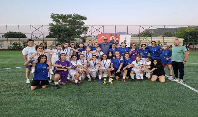 Konaklı kızlar çifte şampiyonluk gururu yaşattı