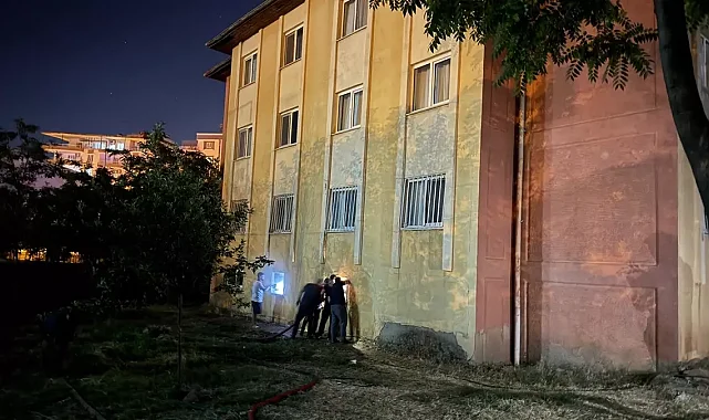 Siirt&#039;te Polis Lojmanında Yangın: 13 Kişi Dumandan Etkilendi