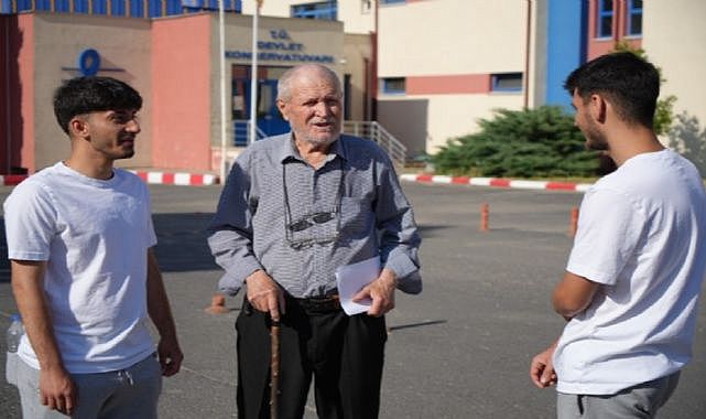 YKS’nin en yaşlı adayı 81 yaşındaki &quot;Bilge Dede&quot; 8. Kez sınav heyecanı yaşadı