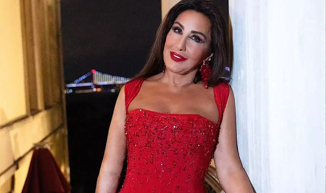 71 yaşında sahnede şov yaptı: Nükhet Duru’dan cesur çıkış