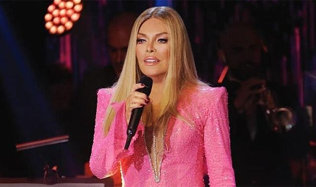 79 yaşındaki Ajda Pekkan gençlere taş çıkardı: Barbie gibi!