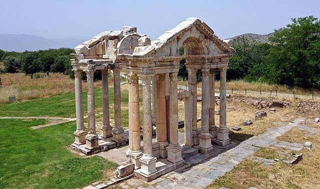 Afrodisias’ta Yangın Alarmı: Ekipler Seferber Edildi