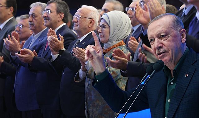 AK Parti’nin Yeni Şarkısı “Dünya Bizi Bekler” İlk Kez Çalındı