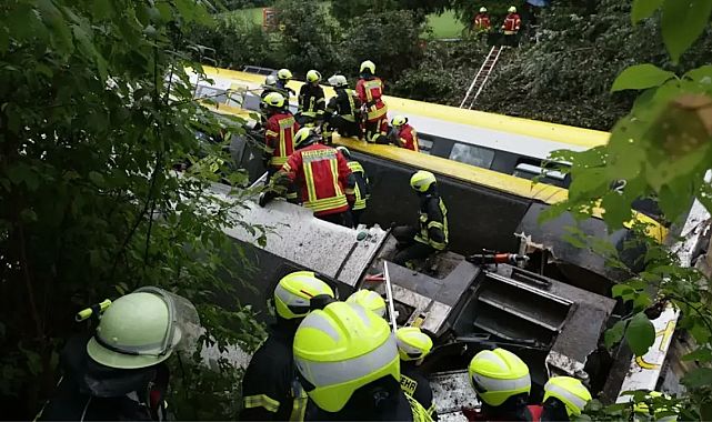 Almanya’da Meydana Gelen Tren Kazasında 41 Kişi Yaralandı