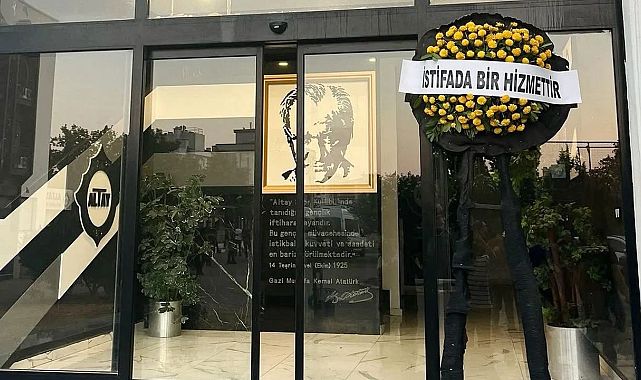 Altaylılar tesislere siyah çelenk bıraktı