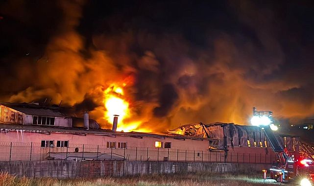 Arnavutköy’de plastik fabrikasında gece yangını çıktı