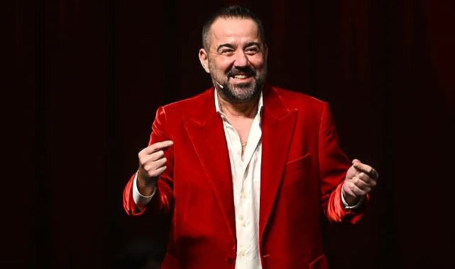 Ata Demirer&#039;den İzmir&#039;de kahkaha ve müzik şöleni