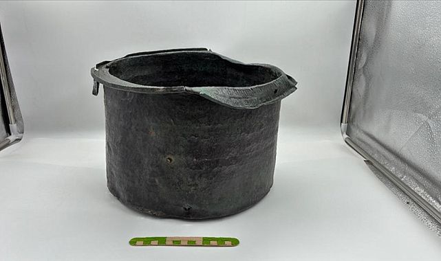 Bergama’da tarihi bronz kazan keşfi
