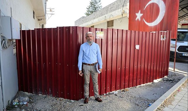 “Burası benim” dedi, sokağı çitle kapattı!