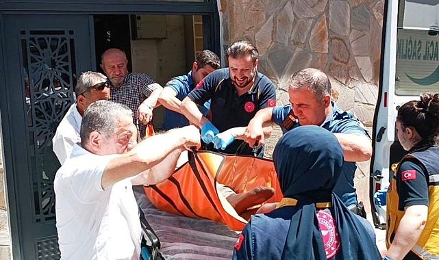 Camiye girip sızdı, cemaat uyandıramayınca hastanelik oldu