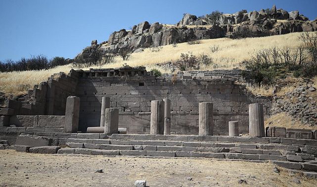 Çanakkale Assos’taki antik stoa kazıları hızlandı