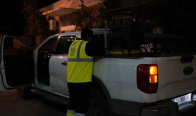 Çeşme’de 24 saat kesintisiz temizlik ve ilaçlama hizmeti