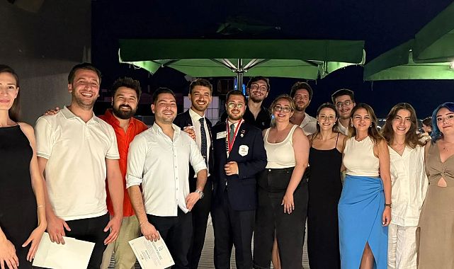 Efes Rotaract’ta Bayrak Değişimi: Yeni Dönem Başladı