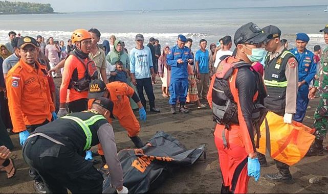 Endonezya’da feribot faciası: Ölü sayısı 12’ye yükseldi