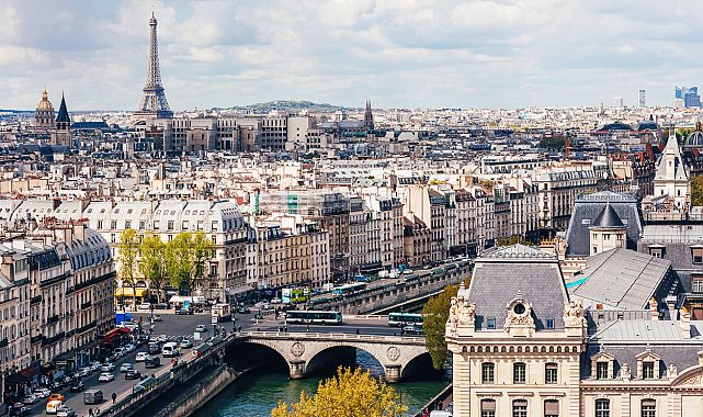 Fransa Başbakanı&#039;ndan tartışmalı tatil çıkışı