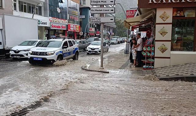 Gümüşhane&#039;de 10 dakikalık yağmur hayatı felç et