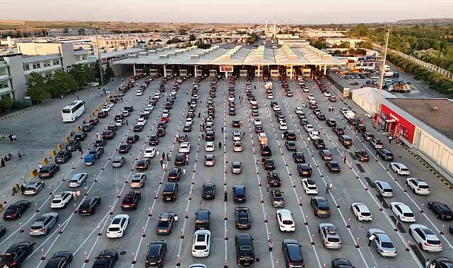 Gurbetçiler Kapıkule’de memleket sevinci yaşadı