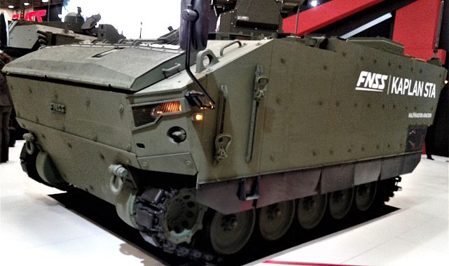 Hibrit zırhlı araç, drag yarışında dizeli geçti