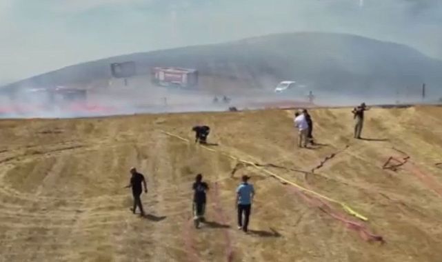 İstanbul Büyükçekmece’de Otluk Yangını Büyüyor: İtfaiye Ekipleri Müdahale Ediyor