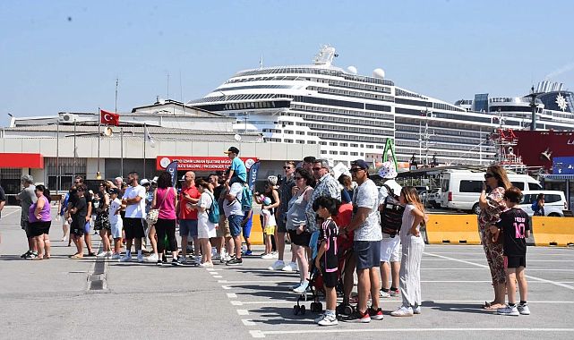 İzmir Alsancak Limanı’na kruvaziyer akını sürüyor