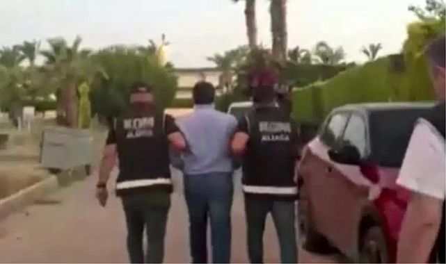 İzmir&#039;de Yolsuzluk Operasyonu: İZBETON Genel Müdürü Tutuklandı