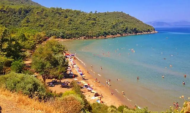 İzmir’e 2 saat uzaklıkta çarşaf gibi deniziyle İçmeler Koyu