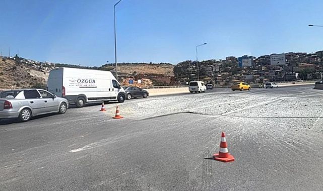 İzmir Uçanyol’da trafik durdu: Temizlik çalışması devam ediyor