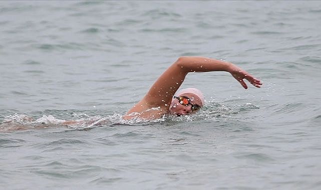 İzmirin gururu: Başarılı yüzücü Türkiye&#039;de ilk olmaya hazırlanıyor