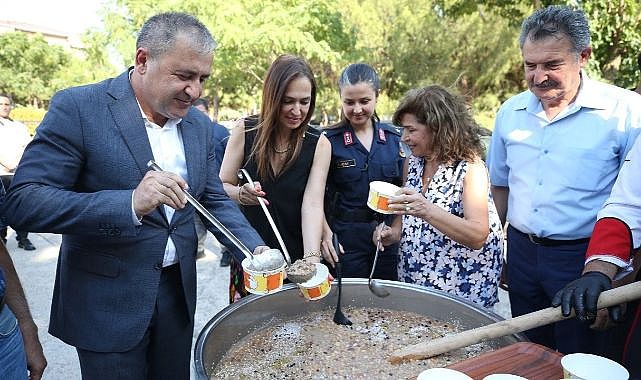 Karşıyaka&#039;da geleneksel aşure buluşması