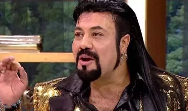 Kobra Murat, altın kaplama evi ve peruksuz haliyle konuşuluyor