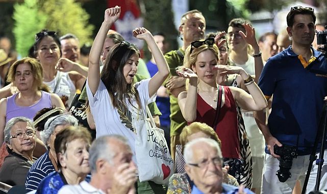 Konak Yaz Konserleri başladı: Müzik kente yayılıyor