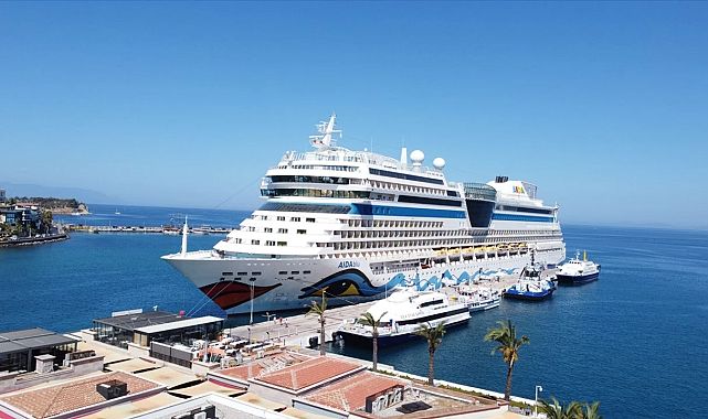 Kuşadası Limanı Rekora Koşuyor: Aynı Gün 3 Kruvaziyer