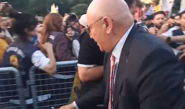 Mahmut Tanal, Saraçhane’de polis bariyerini aştı