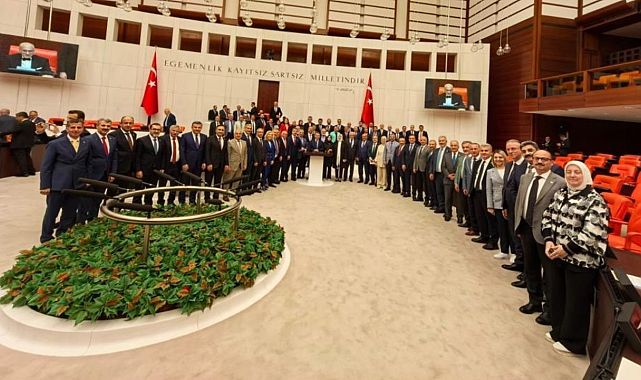 Meclis Tatile Girdi, Milletvekilleri Hatıra Fotoğrafı Çekti