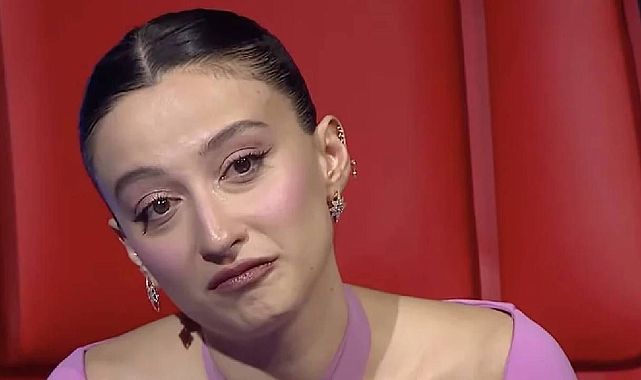 Melike Şahin sahnede üzücü haberi paylaştı