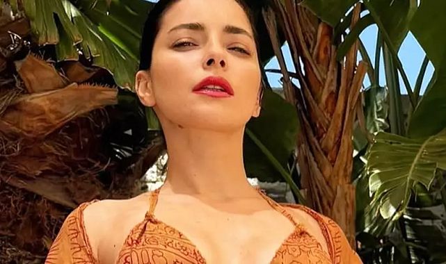 Merve Boluğur’dan lüks teknede cesur pozlar