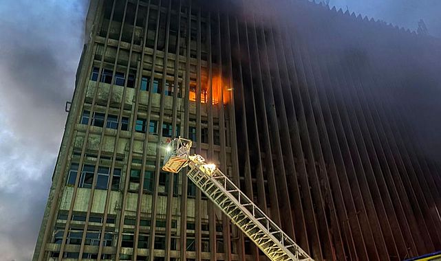 Mısır&#039;da iletişim merkezinde yangın çıktı: İnternet ve telefonlar kesildi