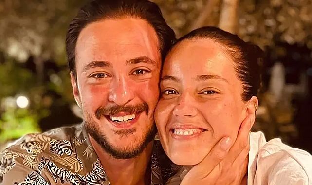 Pelin Akil ve Anıl Altan’dan boşanma sonrası aile pozu