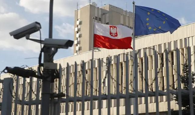 Rus füzesi Polonya elçiliğini vurdu