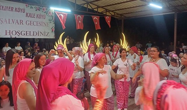 Salihli&#039;de Geleneksel Şalvar Gecesi: Kadınlar Buluştu