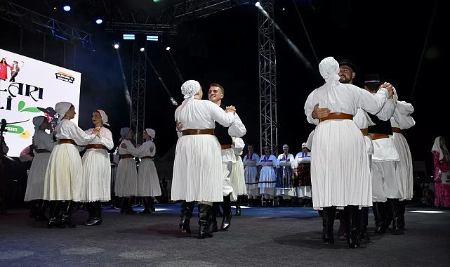 Samsun’da 35. Halk Oyunları Festivali başladı