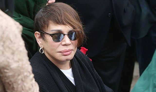 Sezen Aksu’nun Zor Zamanı: Yeni Albümün Çıkışı Öncesi Kedisi Sütlü Vefat Etti