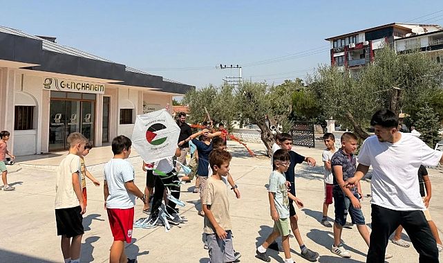 Soma’da Filistin için “özgürlük” temalı uçurtma etkinliği