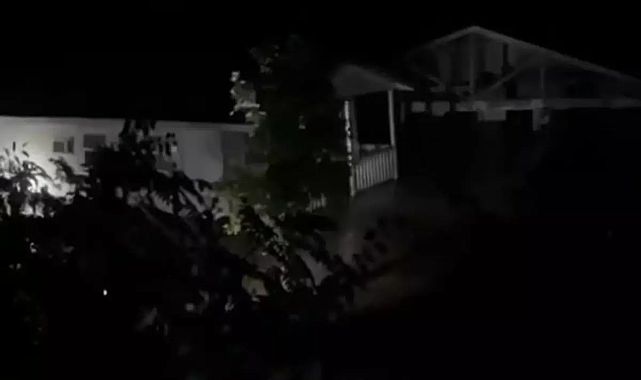 Teksas’ta Selde Ev Sürüklendi, En Az 80 Kişi Hayatını Kaybetti