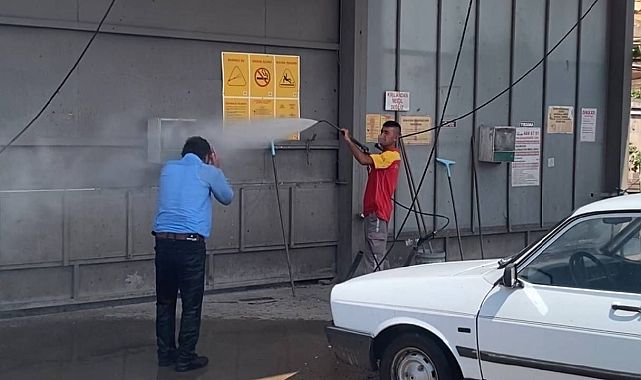 Tokat’ta Sıcaktan Bunalan Vatandaş, Oto Yıkamacıda Kendini Yıkattı!