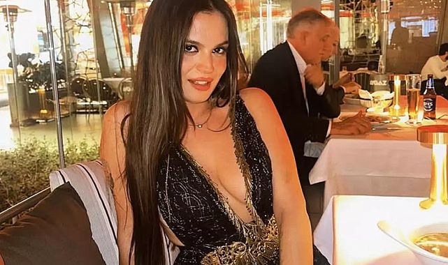 Ünlü oyuncu Aslı Bekiroğlu, sevgilisiyle yaz tatilinde objektiflere takıldı