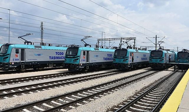 Yerli lokomotif E5003 ilk ticari seferini yaptı